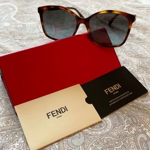 Authentic Fendi NWT tortoise shell brown sunglasses.